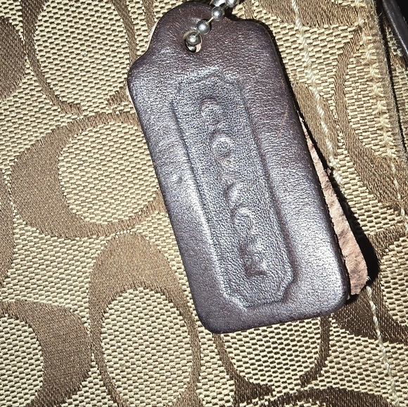 Rare Vintage Well-Loved Coach Monogram Crossbody – Spacious & Stylish - Picture 3 of 9